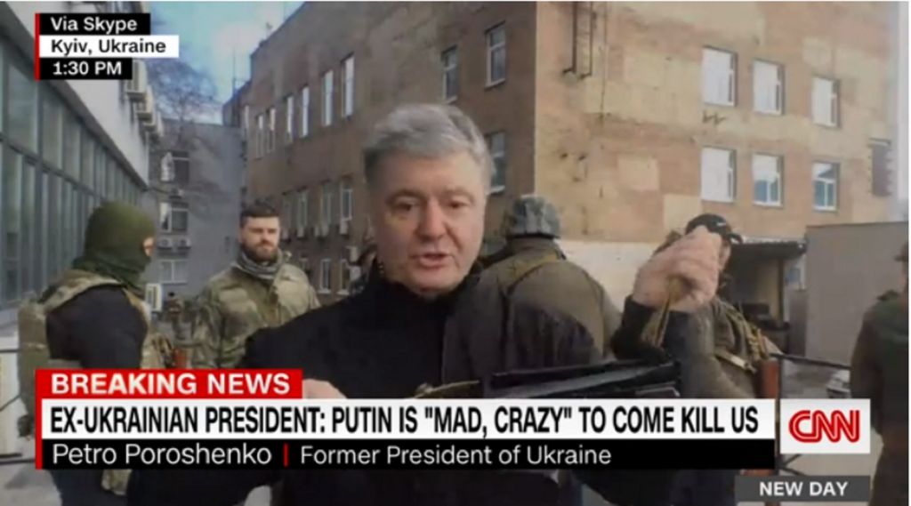 Fostul președinte al Ucrainei a pus mâna pe Kalașnikov și a ieșit în stradă. Kievul, sub asaltul rușilor