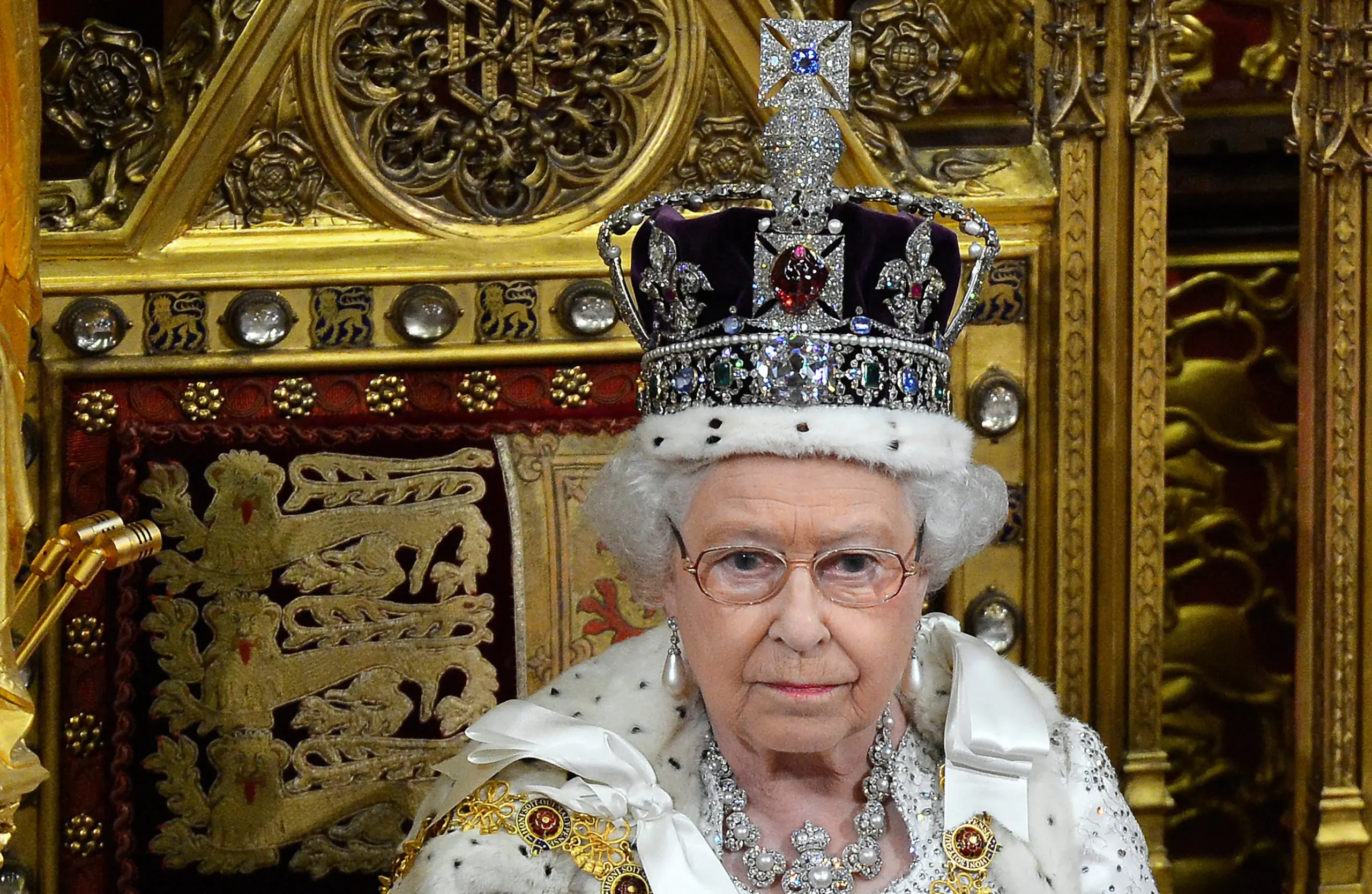 The queen s throne collection. Восшествие на престол Елизаветы 2.