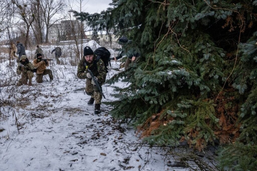 Rusia anunță că își retrage unele trupe de la granița cu Ucraina. Kievul sărbătorește victoria chiar acum și declară Ziua Unității