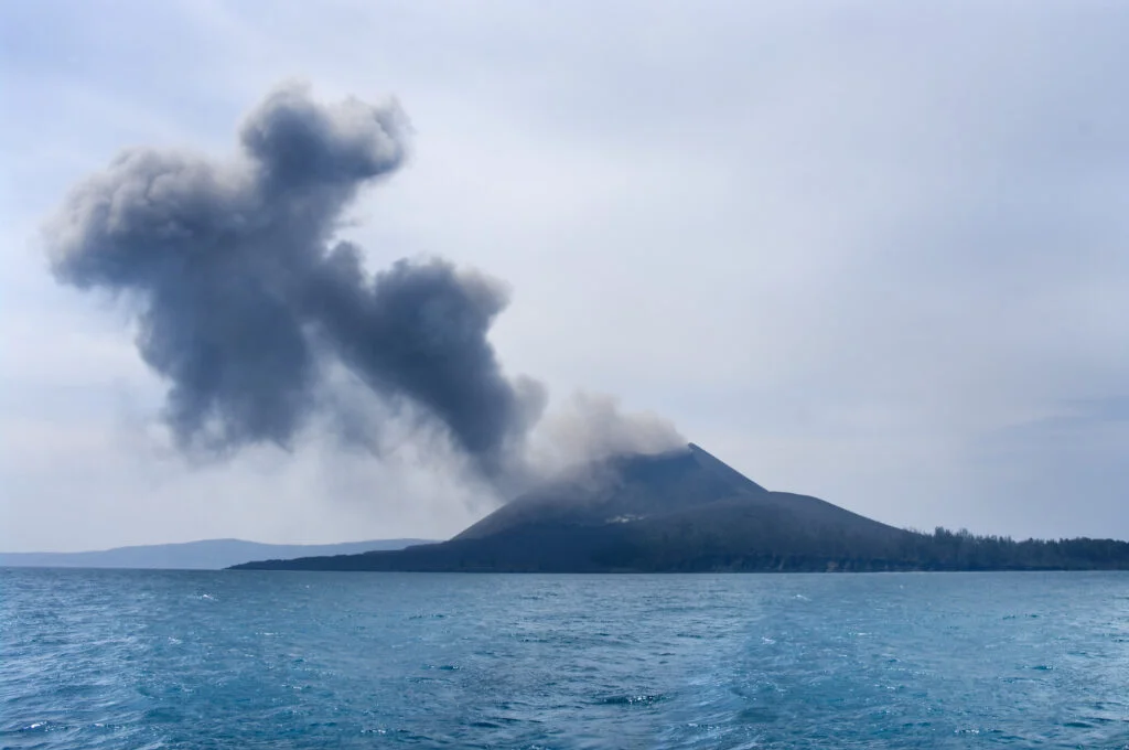 A erupt din nou! Este cel mai destructiv vulcan din istoria omenirii. Ar putea fi o catastrofă