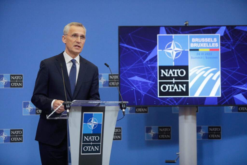 NATO susține că vor fi consecințe grave dacă Rusia va folosi armele nucleare în Ucraina. „Retorica nucleară a lui Putin este periculoasă și iresponsabilă”
