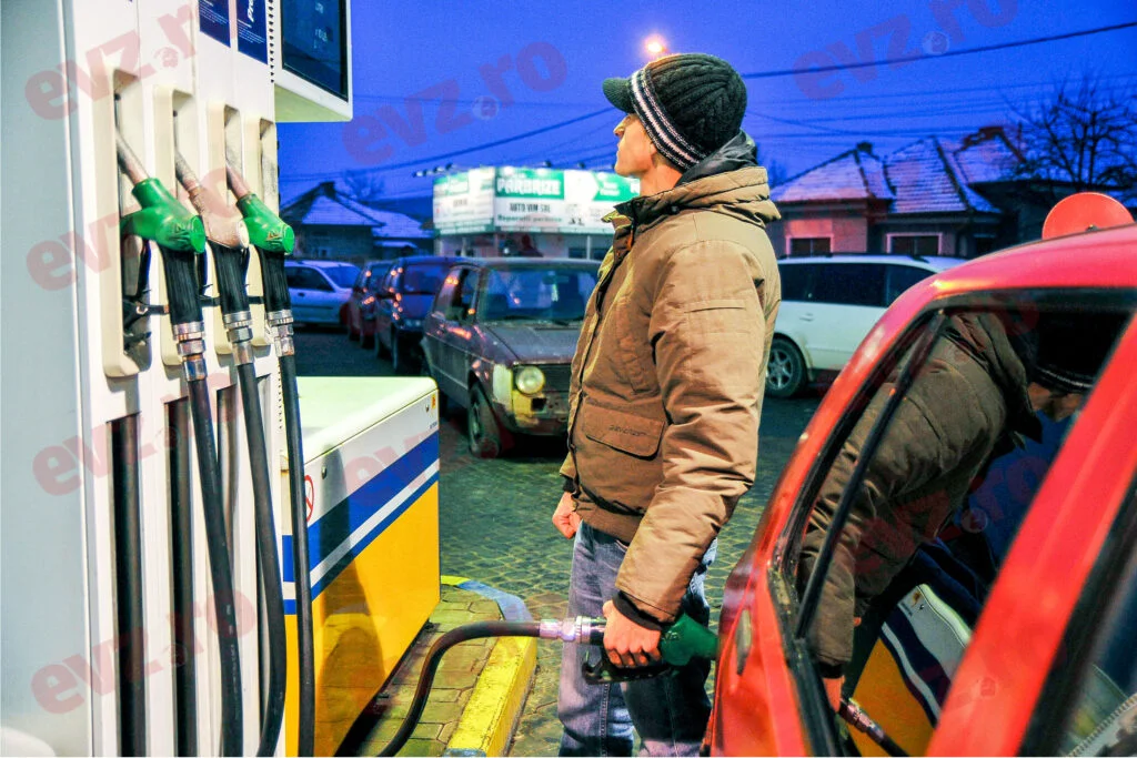 Guvernul a decis: Compensarea prețului la carburanți, suspendată din ianuarie 2023. În ce condiții va putea fi aplicată din nou