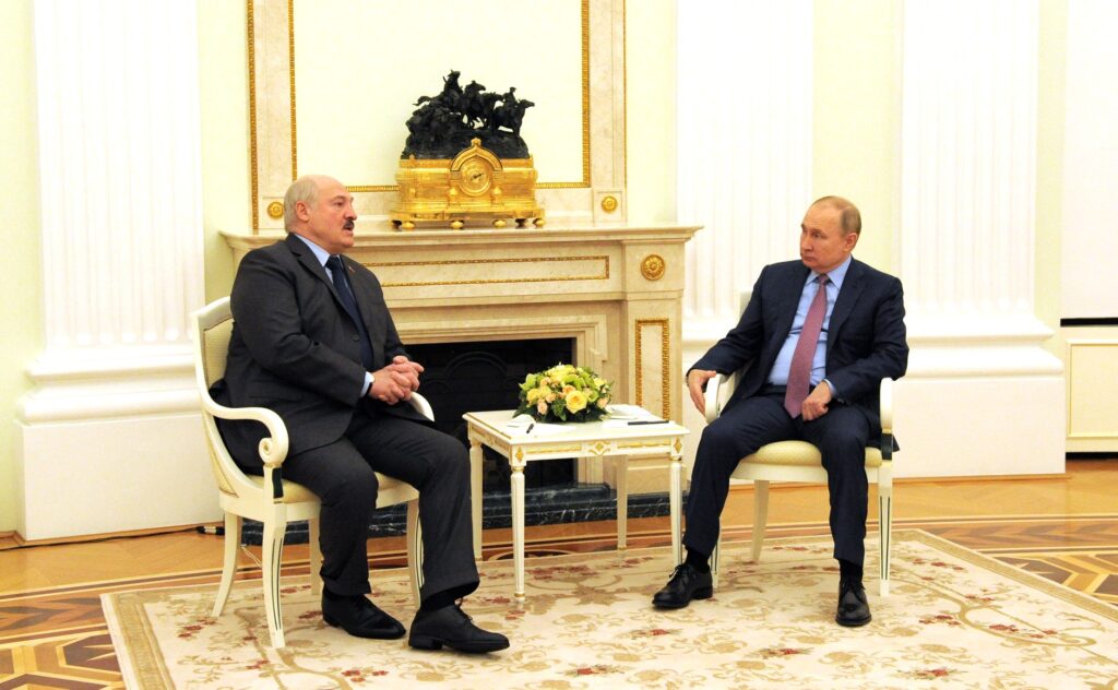 Lukașenko vorbește despre Al Treilea Război Mondial: „Credeți că vom sta pe margine, ca niște pantofi buni și cumsecade?”