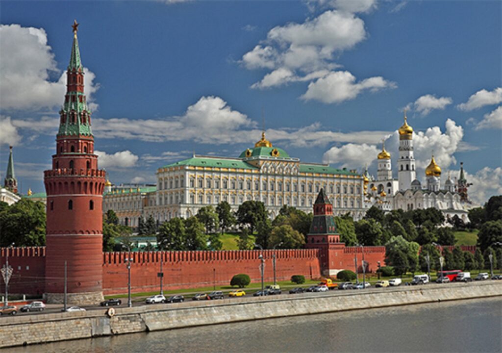 Kremlinul, atacat cu cocktail Molotov! Vladimir Putin, avertizat. Nici zidurile Palatului nu mai sunt sigure. FOTO