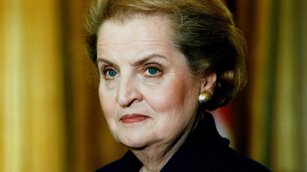 A murit Madeleine Albright, prima femeie secretar de stat SUA. A promovat activ extinderea NATO și intervenția militară în Kosovo