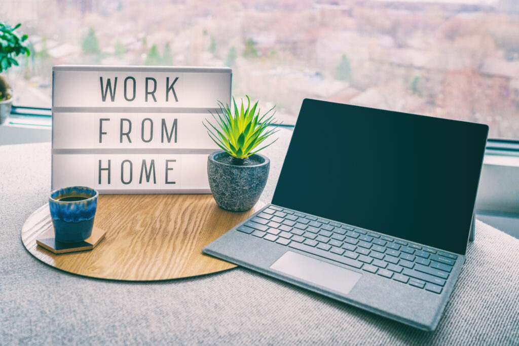 Studiu. Munca de acasă a afectat viața angajaților. Efectele asupra sănătății nu vor întârzia să apară
