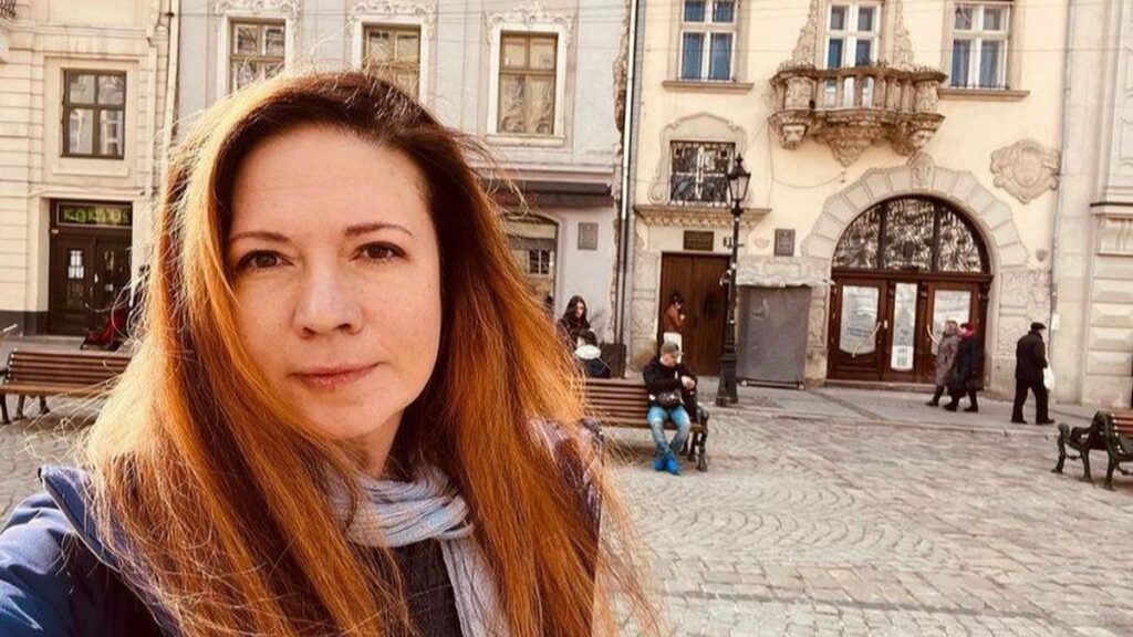 Jurnalistă rusă, ucisă în timpul bombardamentelor din Kiev. Oksana Baulina critica în termeni duri guvernul de la Moscova