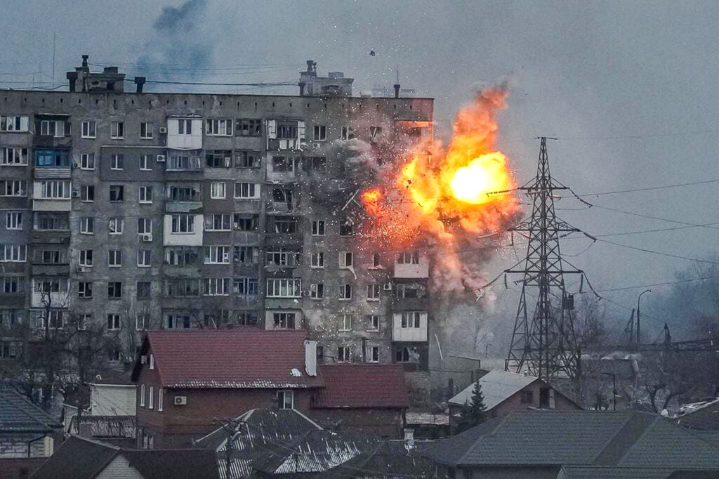 Explozii puternice în Kiev. 5 rachete lansate de ruși cu scopul de a lovi uzina militară Artem. Cel puțin 3 răniți au fost transportați la spital. VIDEO/ UPDATE