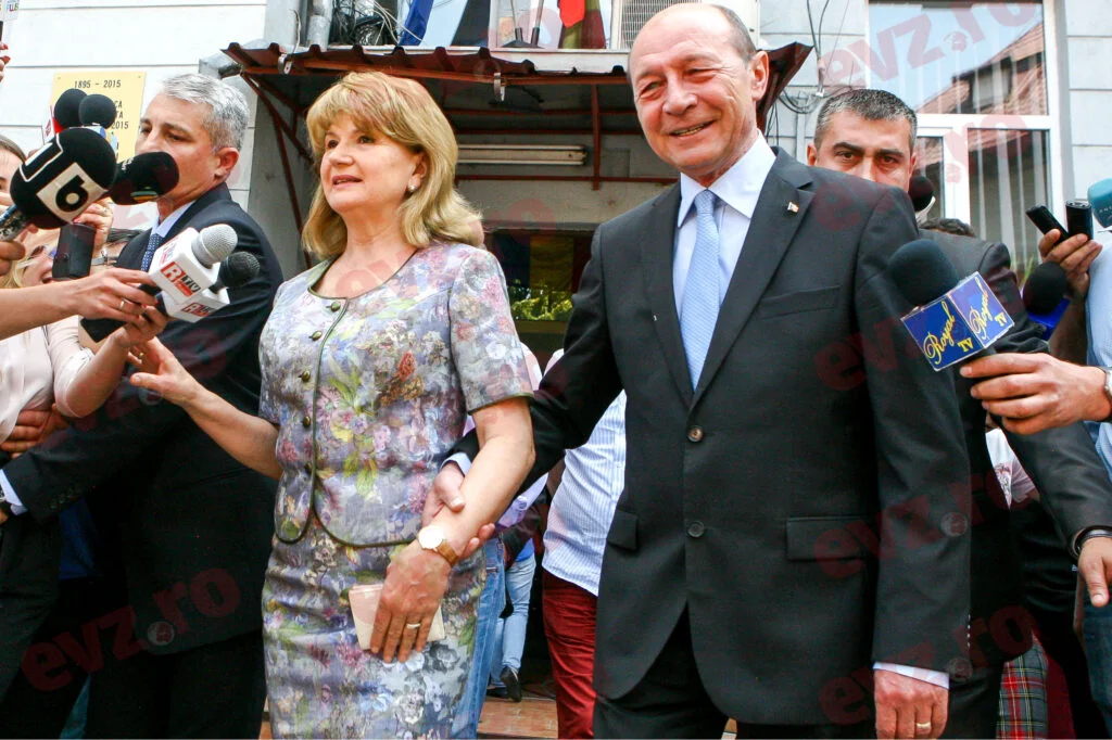 Maria Băsescu, la piață. Detaliul de mii de euro surprins de paparazzi
