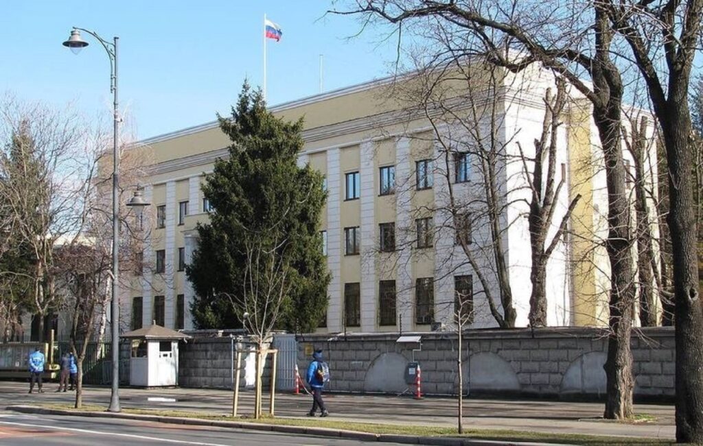 Un plic suspect a fost găsit la ambasada Rusiei. Echipele pirotehnice ale SRI s-au deplasat la fața locului