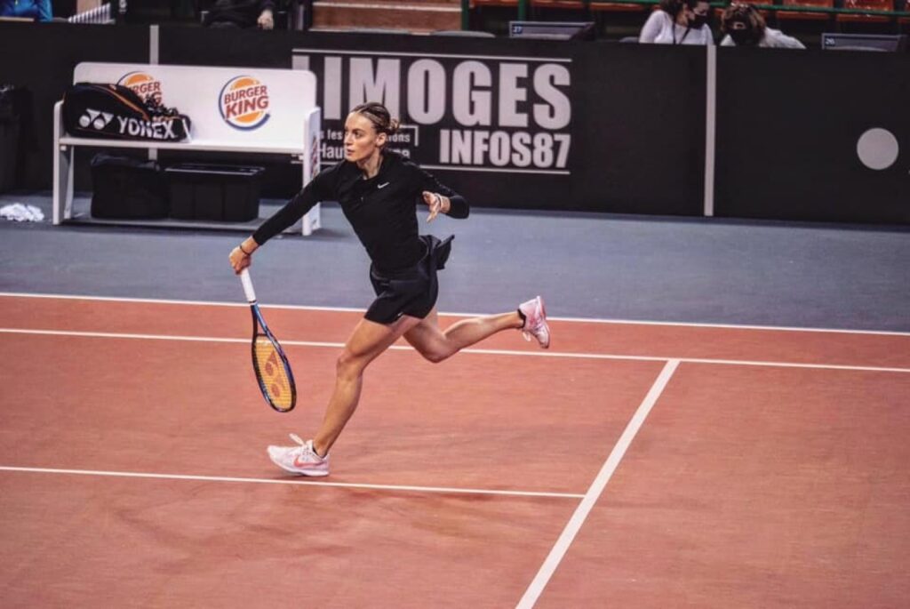 Ana Bogdan a câștigat finala turneului de la Iași, după ce a învins-o pe Irina Begu
