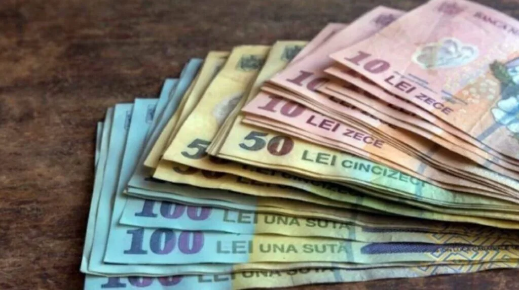 Banii intră direct pe card! 1.450 de lei de la stat pentru aceşti români. Cine sunt persoanele care vor încasa sumele
