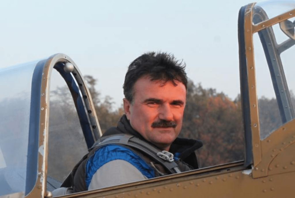 Prima reacție a MApN după decesul pilotului. Celebrul acrobat Dan Ștefănescu a dus numele aviației române la competițiile internaționale