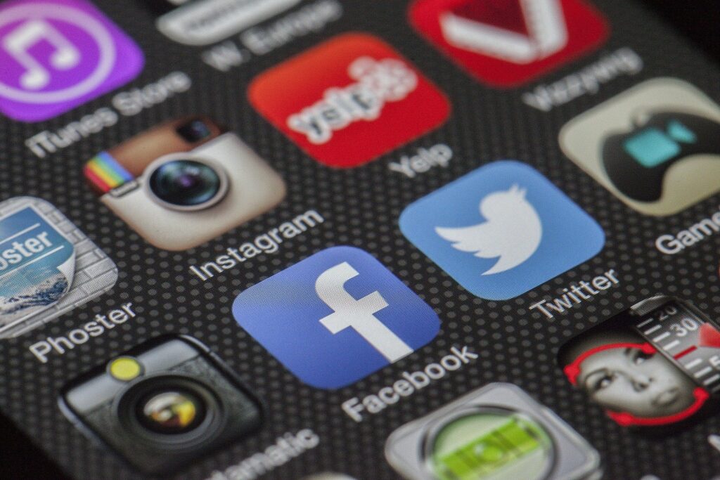 Facebook și Instagram, interzise oficial în Rusia. Un tribunal din Moscova a catalogat aplicațiile drept „extremiste”