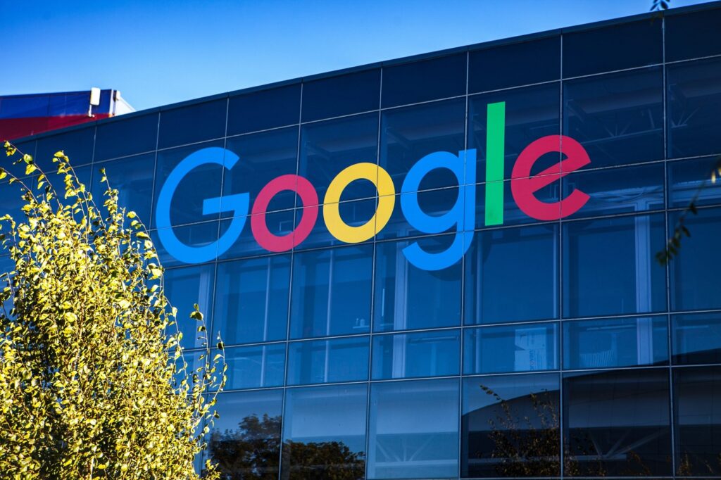 Putin a pus mâna pe banii Google! Autoritățile ruse au confiscat conturile bancare ale gigantului IT din Rusia