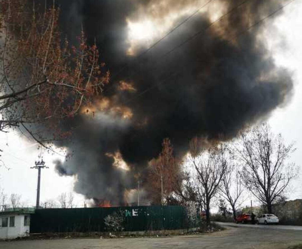Breaking News! Incendiu puternic la marginea Bucureștiului! Circulaţia de pe Centură, blocată. VIDEO