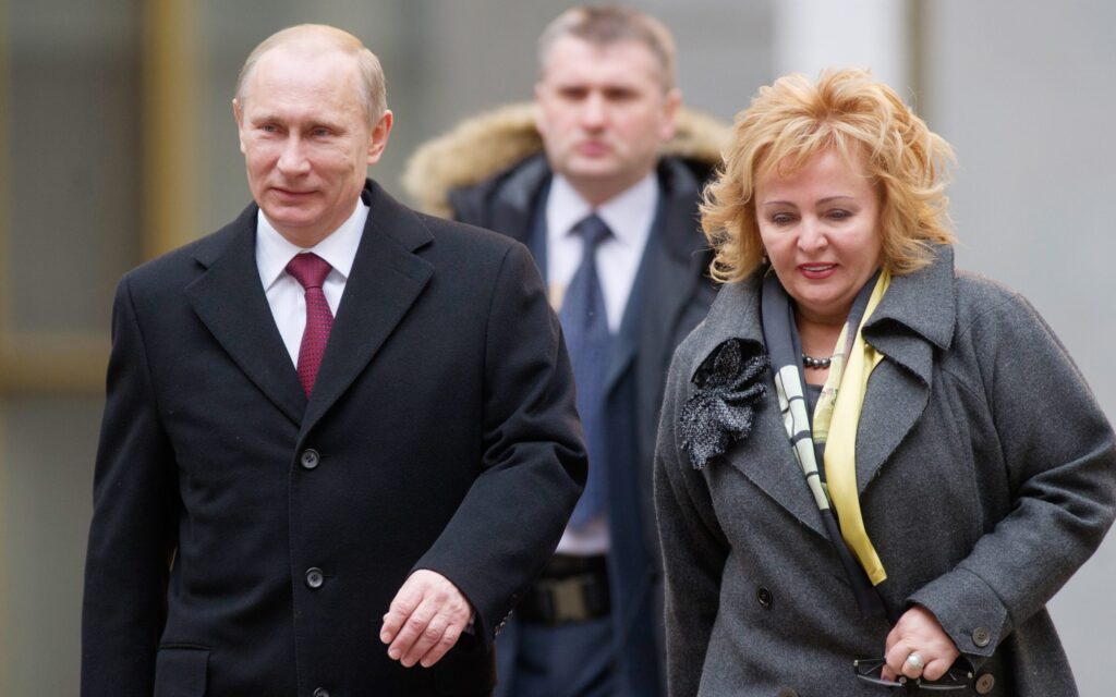Vladimir Putin, un maestru în ascunderea averii. Liudmila, fosta soţie, se scaldă în milioane de dolari şi proprietăți luxoase