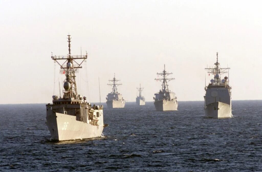 Rusia menţine în Marea Neagră patru nave înarmate cu rachete Kalibr