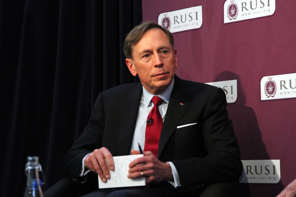 Fostul șef al CIA David Petraeus spune că SUA ajută Ucraina pentru că vrea să fie singura superputere
