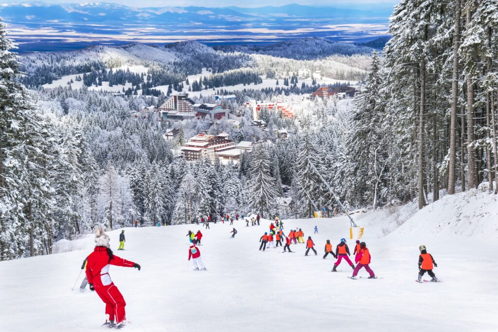 Prețul unei vacanțe la schi în Poiana Brașov de Paște. Oferte de nerefuzat pentru turiști