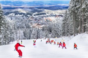Poiana Brașov. E plin de turiști, dar afacerile merg în pierdere. Cauzele care îi scot din minți pe comercianți
