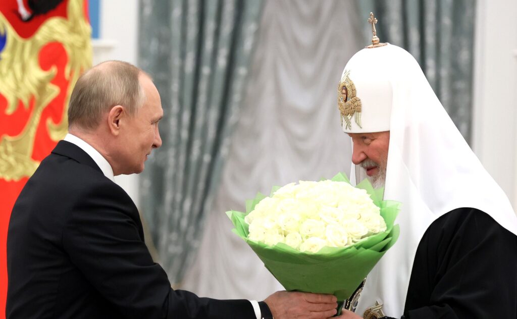 Patriarhul din Rusia vrea să creeze „poliția informațiilor.”  Ce urmărește apropiatul lui Vladimir Putin