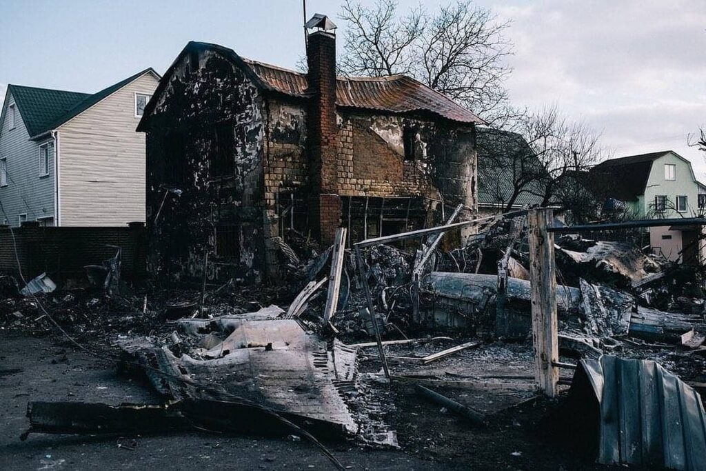 A 15-a zi de război. Mariupol a devenit „o ruină”. Femei însărcinate fug din calea morții. Trupurile victimelor, depuse în șanțuri. VIDEO