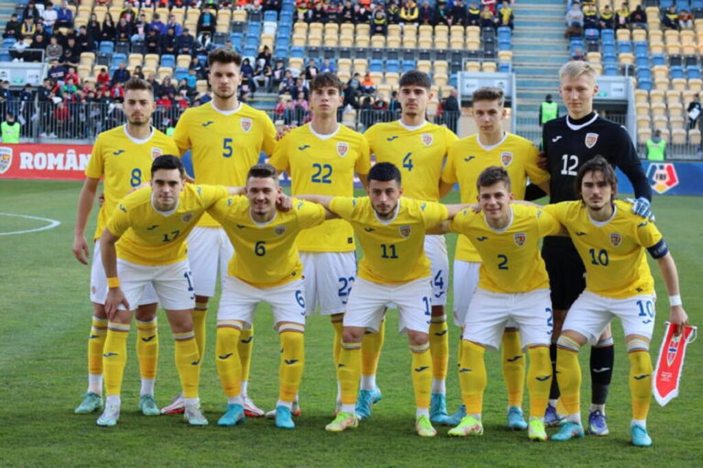 Selecționerul Bogdan Lobonț, criticat dur de un fost coechipier de la echipa națională. Un eșec al României a declanșat iureșul