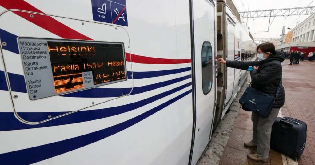 Trenurile de mare viteză, luate cu asalt! Rușii îşi părăsesc țara definitiv de teama lui Vladimir Putin