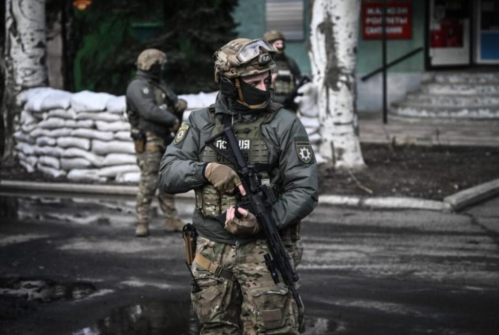 265 de soldați ucraineni sunt prinși într-o mare controversă. Rușii spun că i-au capturat și nu-i eliberează