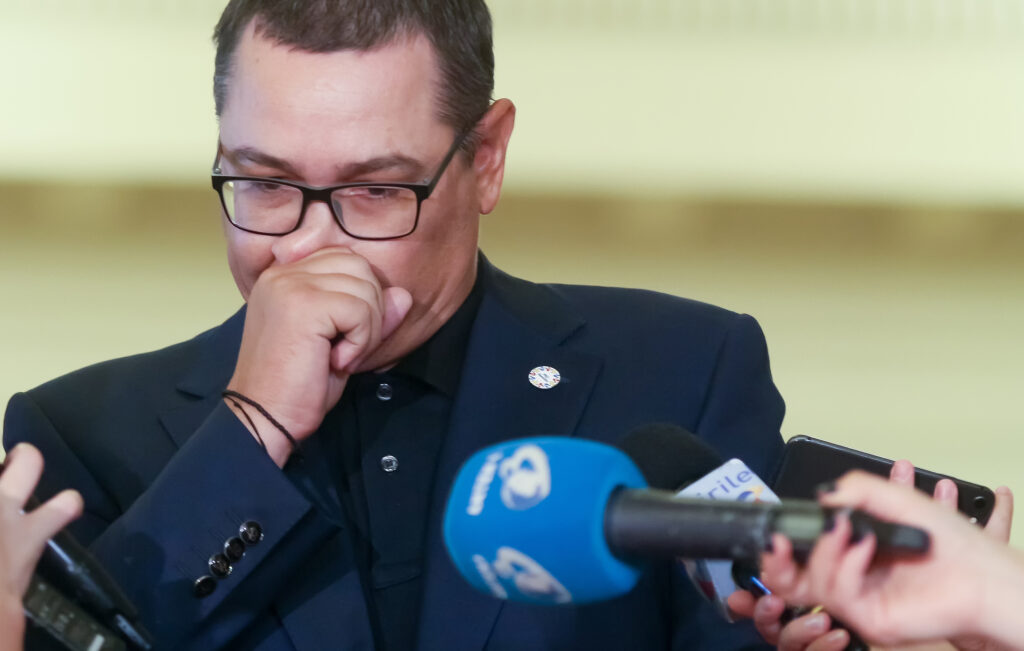 Victor Ponta, revoltat pentru că românilor li se distrage atenția de la adevăratele probleme ale țării. „Subiectul economie nu contează”