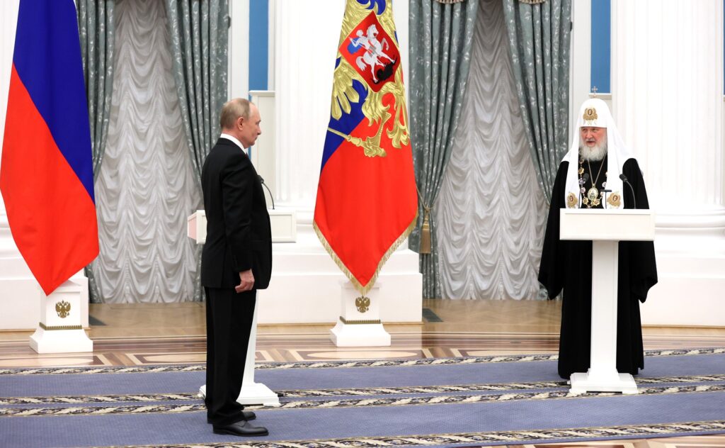 Omul de încredere al lui Vladimir Putin a căzut subit la pat. Ce se întâmplă, de fapt, cu Patriarhul Kiril. Video