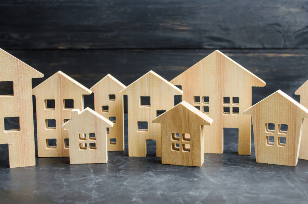 Cererea pe piața imobiliară a scăzut considerabil. Apartamentele și casele ar putea fi mult mai ieftine. „Au venit din nou problemele”