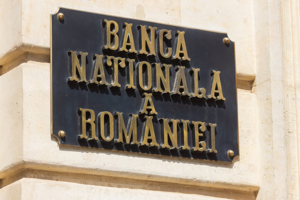 Lovitură teribilă pentru românii cu rate la bănci! Anunț de ultim moment al BNR: Costurile creditelor cu dobândă variabilă cresc
