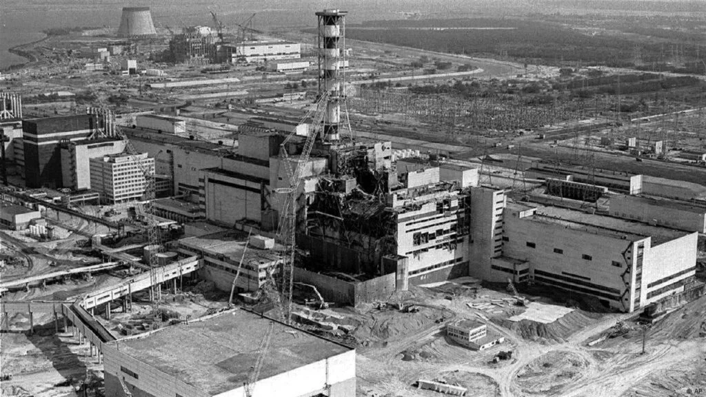 36 de ani de la ziua în care omenirii i-a trecut glonțul pe la ureche. Cernobîl 1986, documente secrete redactate în România
