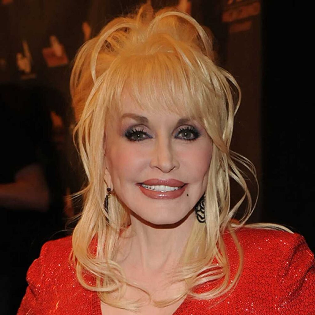 Dolly Parton a povestit cum își menține pielea tânără la 76 de ani