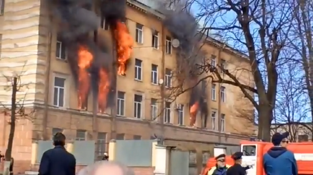 Două dezastre în Rusia. Incendii de proporții au făcut ravagii. Cel puțin 7 persoane au murit, 25 au fost rănite. VIDEO