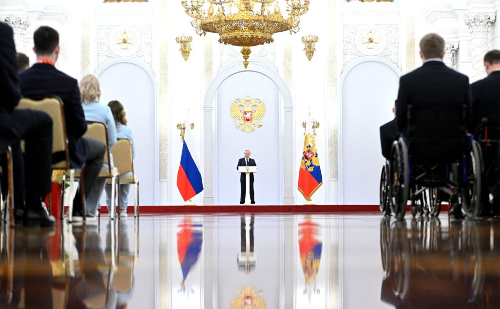 O televiziune își propune să-l răstoarne pe Putin. „Îmi place ideea. Scopul e să pornim o revoltă în masă”