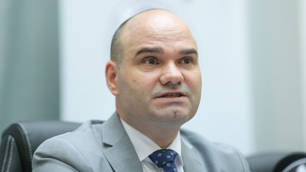Șeful Autorității Electorale Permanente răsuflă ușurat. Judecătorii l-au scăpat de dosarul penal pe Constantin Mitulețu Buică