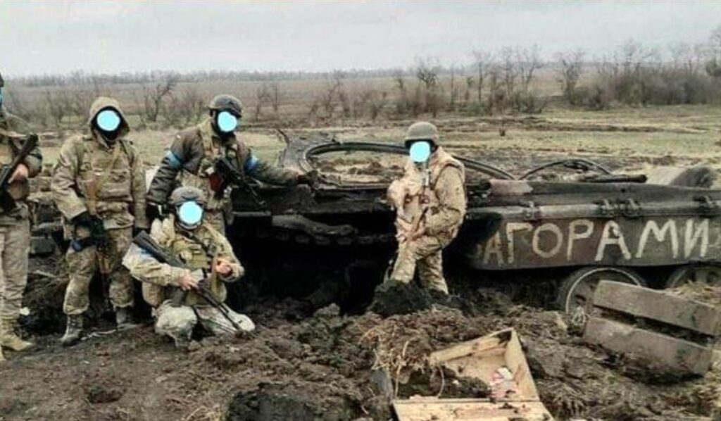 Cel mai căutat tanc rusesc din Ucraina a fost distrus. Mesajul scris de soldații lui Putin pe blindaj
