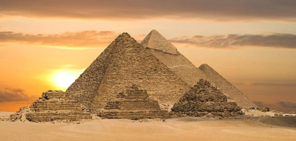 Piramidele din Giza sunt în pericol din cauza schimbărilor climatice 