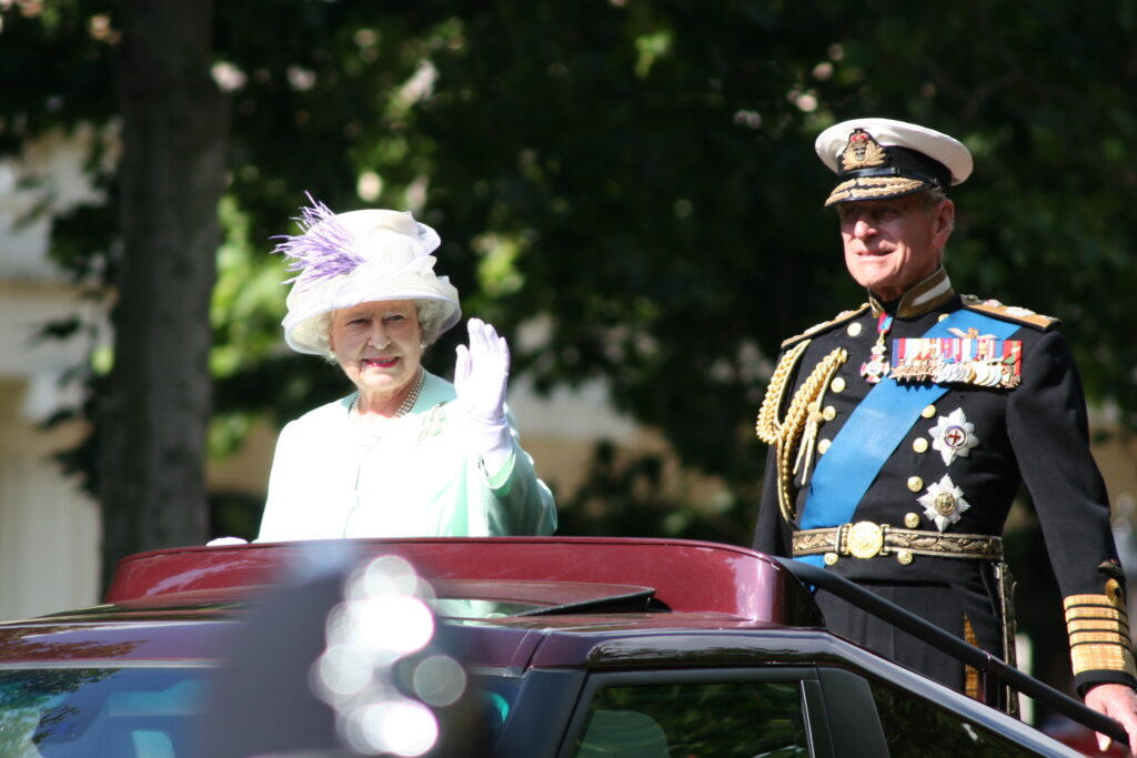 Regina Elisabeta uimeşte pe toată lumea! Decizie istorică într-o zi crucială. „Vrea să fie cât mai aproape de Philip”