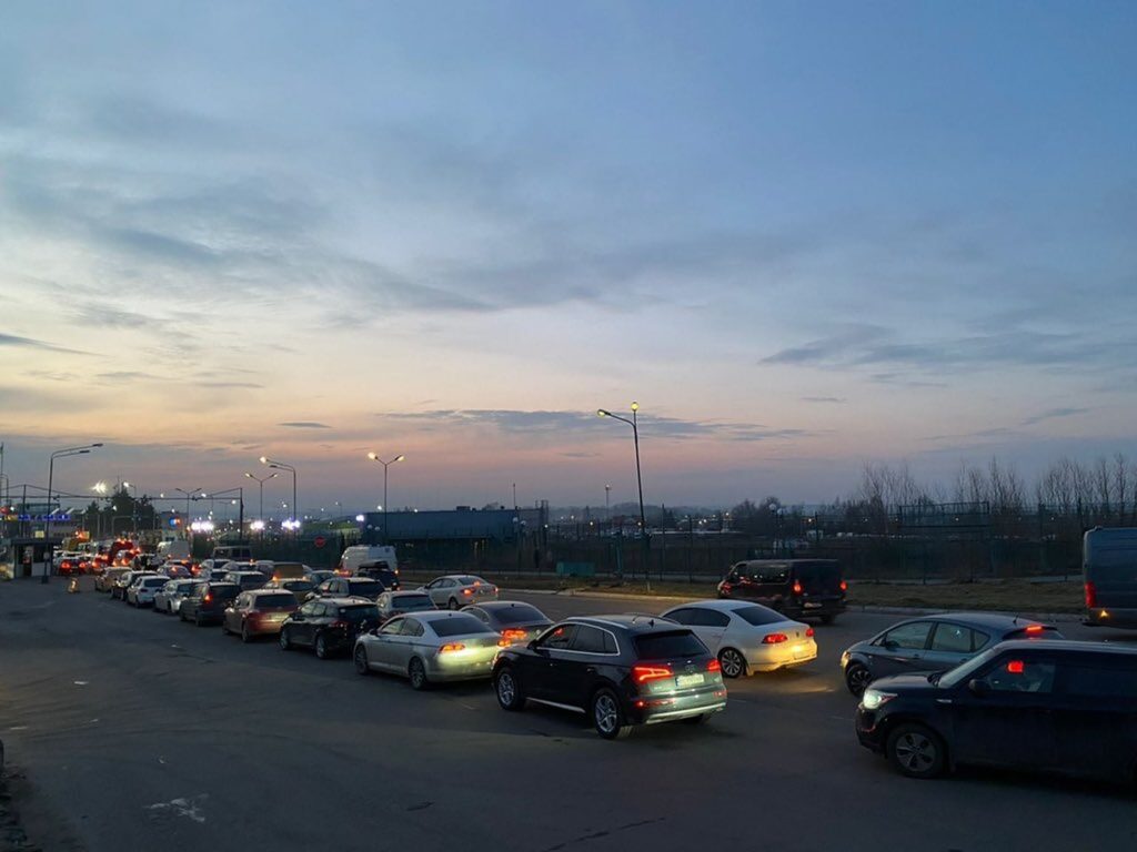 Trafic intens la frontiera cu Ungaria. Poliția de Frontieră a anunțat măsuri care să-i scutească pe șoferi de aglomerație