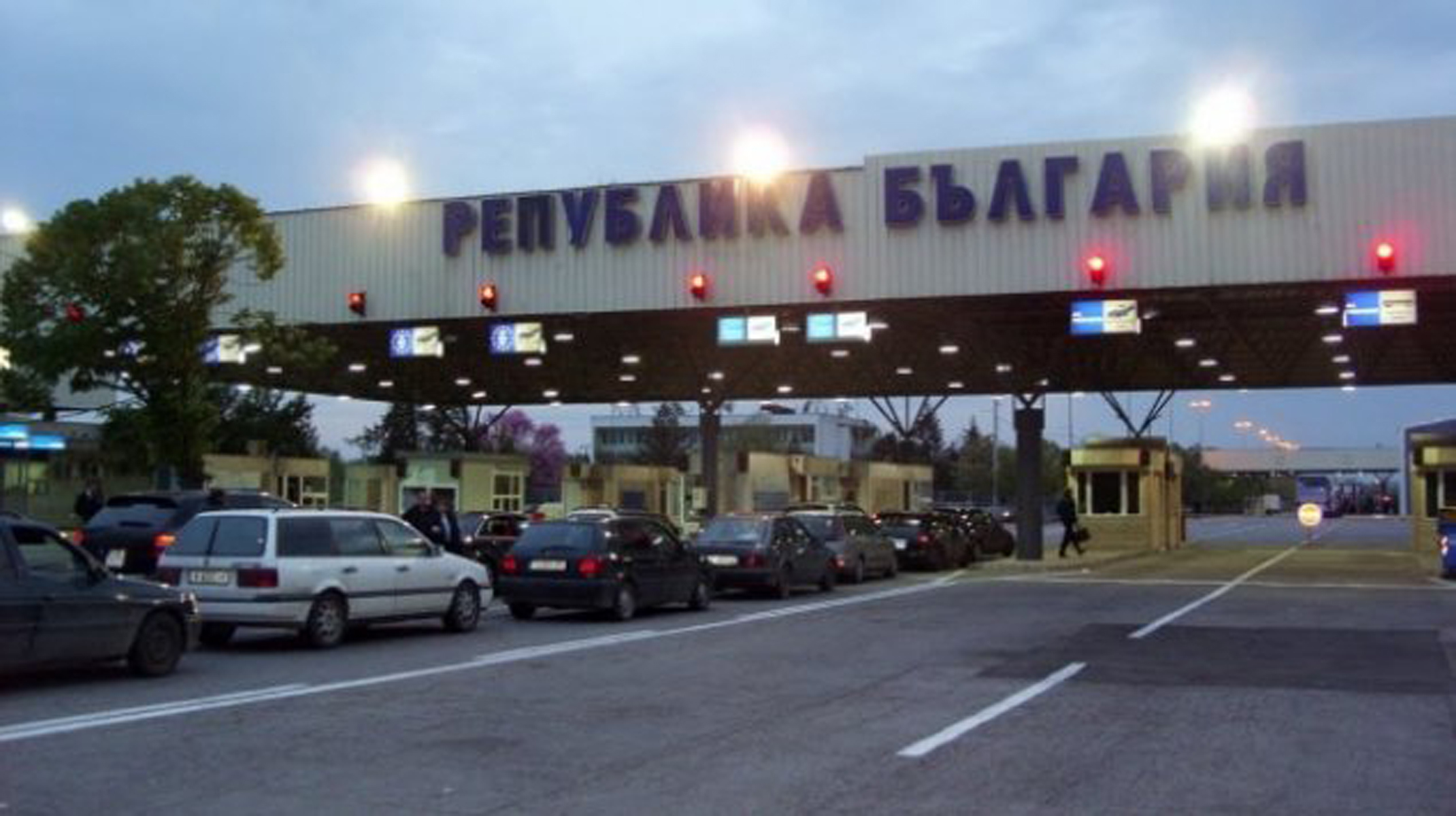 Οι Ρουμάνοι που οδηγούν στην Ελλάδα πρέπει να έχουν ατσάλινα νεύρα.  Εναλλακτικές λύσεις για την αποφυγή μποτιλιαρίσματος στο τελωνείο