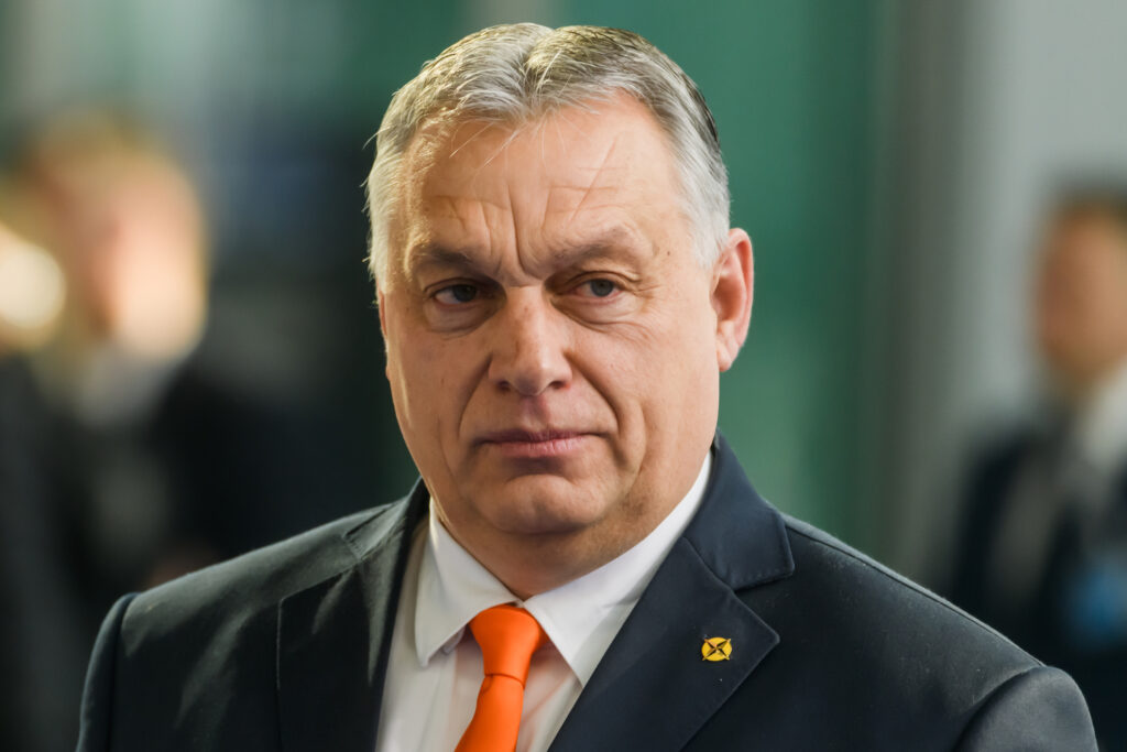 Viktor Orban, la un pas de înec! A fost salvat de un jurnalist local