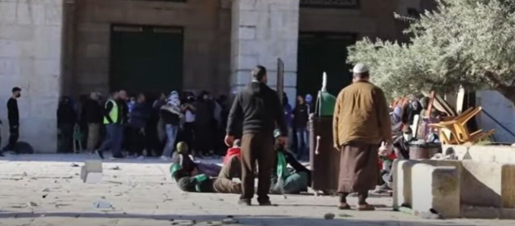 Violențe între palestinieni și forțele de ordine la Ierusalim. Peste 150 de persoane au fost rănite. Alte 400 au fost arestate