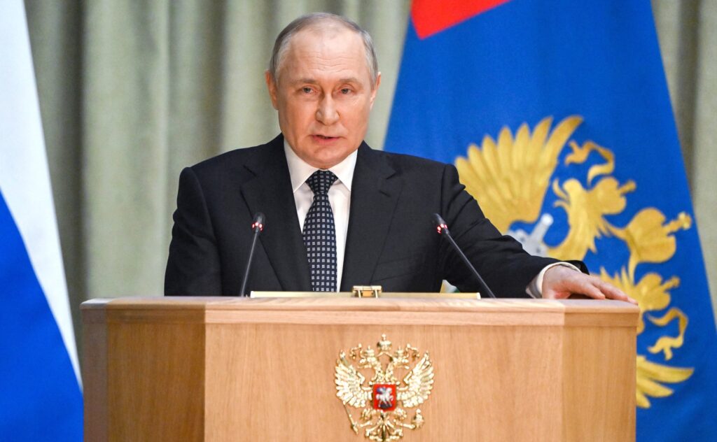 Putin acuză Statele Unite că fac să treneze conflictul ucrainean