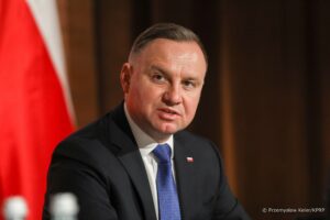 Ucraina, sub critica aspră a președintelui Poloniei, în contextul suspendării armelor