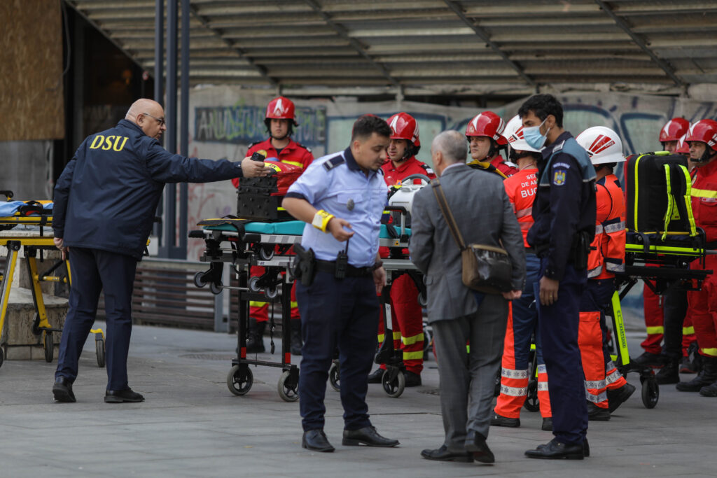 Incident șocant în Capitală. O persoană s-a aruncat în fața metroului