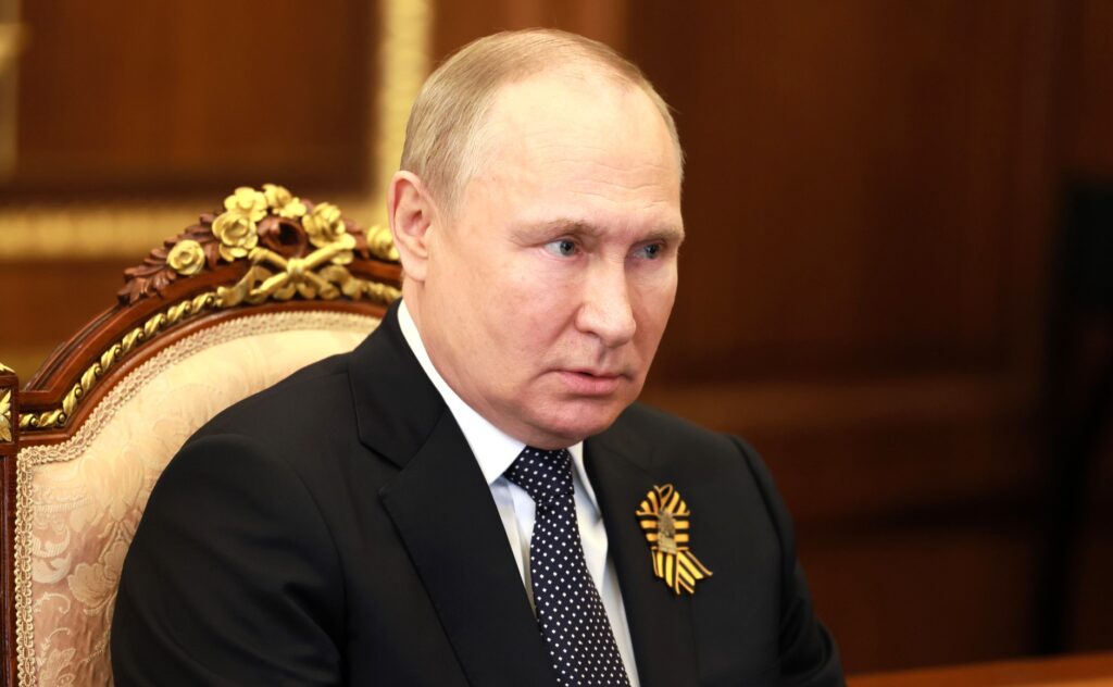 Putin își încalcă promisiunile către părinți. Recruții supraviețuitori de pe crucișătorul Moskva retrimiși în luptă